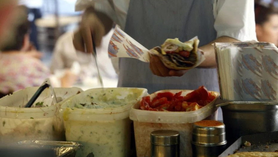 Οι Έλληνες γυρνούν την πλάτη στο σουβλάκι, «πάτωσε» το delivery