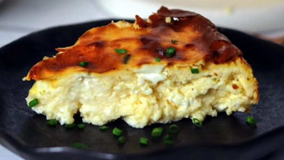 Λιώνει στο στόμα: Ζουμερή τυρόπιτα του 10λεπτου, χωρίς φύλλο, έτοιμη με 2 μόνο κινήσεις