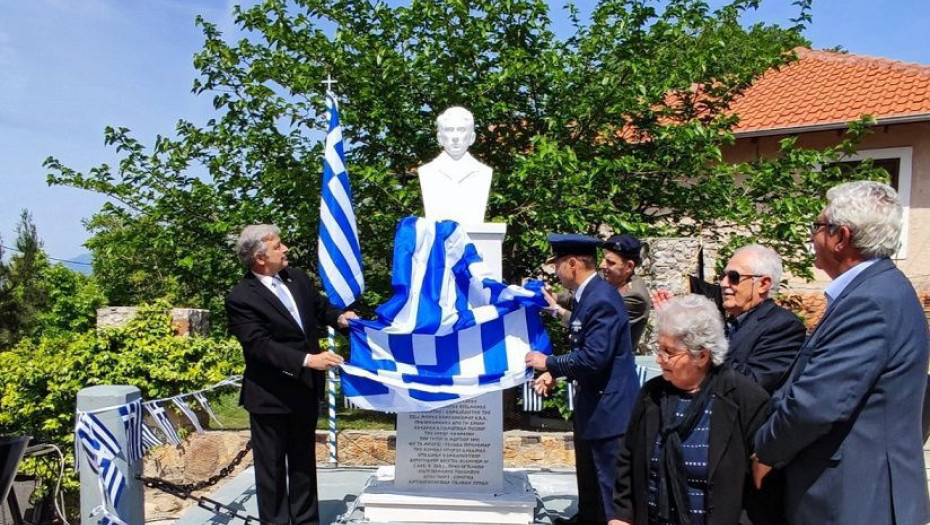 Δήμος Σιντικής: Συγκίνηση στα αποκαλυπτήρια της προτομής του ήρωα Ματθαίου Π. Τσολακίδη στον Σχιστόλιθο