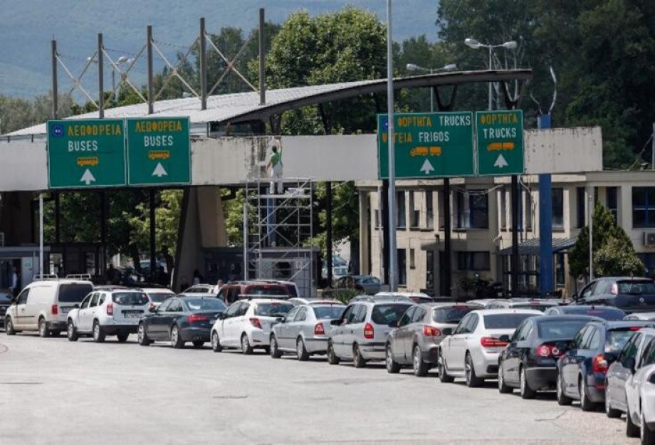 Ουρές ΙΧ για Βουλγαρία: Έλληνες περνούν τα σύνορα για φθηνή βενζίνη, τρόφιμα Ουρές ΙΧ για Βουλγαρία: Έλληνες περνούν τα σύνορα για φθηνή βενζίνη, τρόφιμα