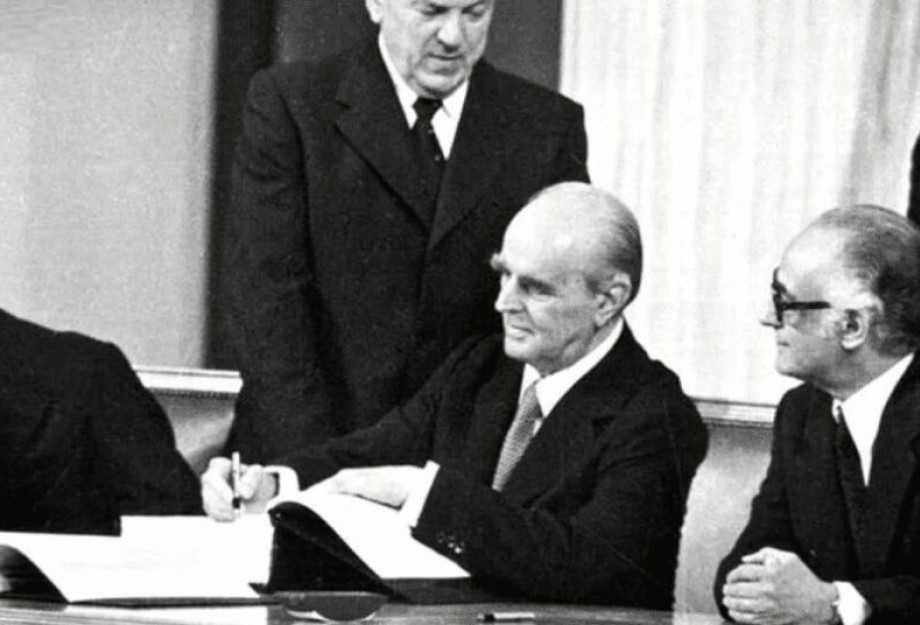 28 Μαΐου 1979: Η ένταξη της Ελλάδα στην ΕΟΚ – Oμιλία του Κωνσταντίνου Καραμανλή 28 Μαΐου 1979: Η ένταξη της Ελλάδα στην ΕΟΚ – Oμιλία του Κωνσταντίνου Καραμανλή