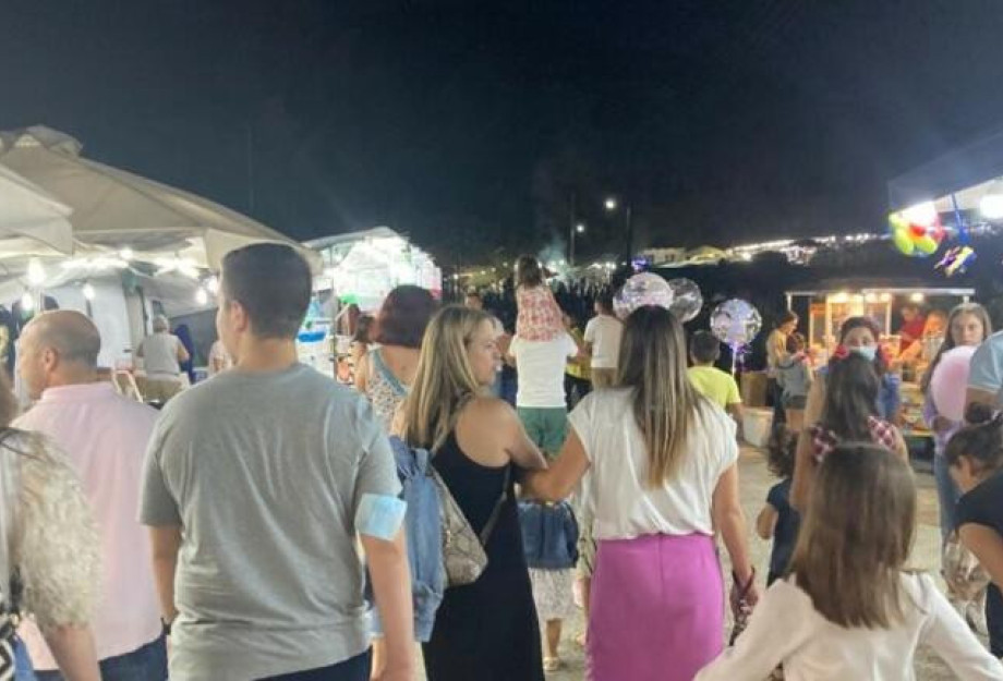 Πλήθος κόσμου στο μοναστήρι της Αγίας Μαρίνας στη Βόνη του νομού Ηρακλείου για τη νυχτερινή Θεία Λειτουργία Πλήθος κόσμου στο μοναστήρι της Αγίας Μαρίνας στη Βόνη του νομού Ηρακλείου για τη νυχτερινή Θεία Λειτουργία