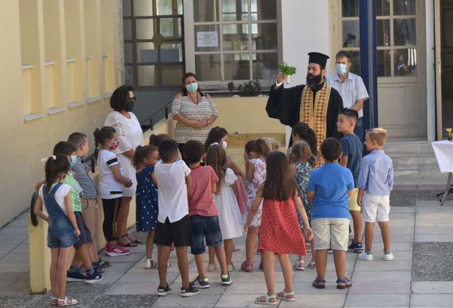 «Όχι, ΔΕΝ θα αγοράσω καινούργια τσάντα στο παιδί μου και ΔΕΝ θα το ντύσω με μάρκα…» «Όχι, ΔΕΝ θα αγοράσω καινούργια τσάντα στο παιδί μου και ΔΕΝ θα το ντύσω με μάρκα…»