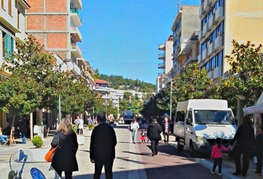 Ξεκίνησαν οι θερινές εκπτώσεις Ξεκίνησαν οι θερινές εκπτώσεις