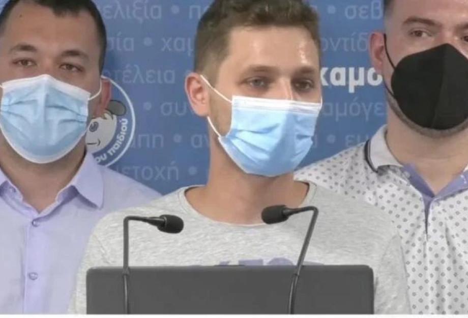 Με λένε Αλέξανδρο και μεγάλωσα στο Χαμόγελο που με βοήθησε να σταθώ στα πόδια μου και να πετύχω τα όνειρά μου! Με λένε Αλέξανδρο και μεγάλωσα στο Χαμόγελο που με βοήθησε να σταθώ στα πόδια μου και να πετύχω τα όνειρά μου!