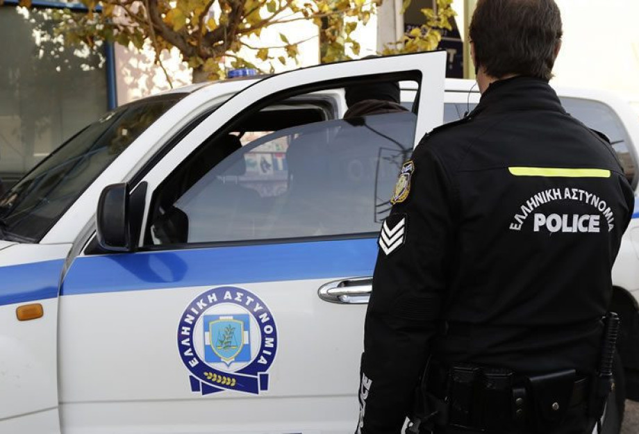 Δύο Σύροι διακινητές προσφύγων αφού τράκαραν δύο περιπολικά: Πιάστηκαν στην «φάκα» Δύο Σύροι διακινητές προσφύγων αφού τράκαραν δύο περιπολικά: Πιάστηκαν στην «φάκα»