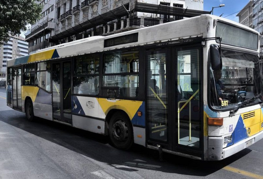 Νεαρή δέχτηκε σεξουαλική παρενόχληση σε λεωφορείο στο κέντρο της Αθήνας Νεαρή δέχτηκε σεξουαλική παρενόχληση σε λεωφορείο στο κέντρο της Αθήνας