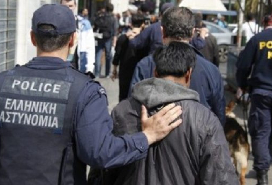 Συνελήφθη διακινητής με επτά παράνομους μετανάστες Συνελήφθη διακινητής με επτά παράνομους μετανάστες