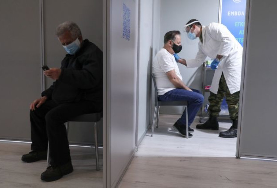 Σε δύο φάσεις ο εμβολιασμός για την μετάλλαξη Όμικρον – Έρχεται νέο πρωτόκολλο για το άνοιγμα των σχολείων Σε δύο φάσεις ο εμβολιασμός για την μετάλλαξη Όμικρον – Έρχεται νέο πρωτόκολλο για το άνοιγμα των σχολείων