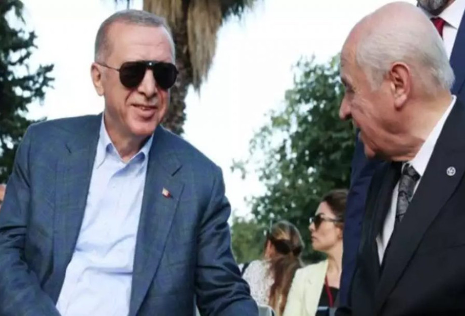 Ερντογάν: Χαμός στην Τουρκία με τα γυαλιά του τούρκου προέδρου – Γιατί ξεσήκωσαν θύελλα αντιδράσεων Ερντογάν: Χαμός στην Τουρκία με τα γυαλιά του τούρκου προέδρου – Γιατί ξεσήκωσαν θύελλα αντιδράσεων