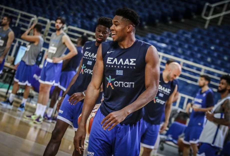 Γιάννης Αντετοκούνμπο: «Ο πατέρας μου φοβόταν να πάει στο νοσοκομείο, λόγω του λογαριασμού» Γιάννης Αντετοκούνμπο: «Ο πατέρας μου φοβόταν να πάει στο νοσοκομείο, λόγω του λογαριασμού»