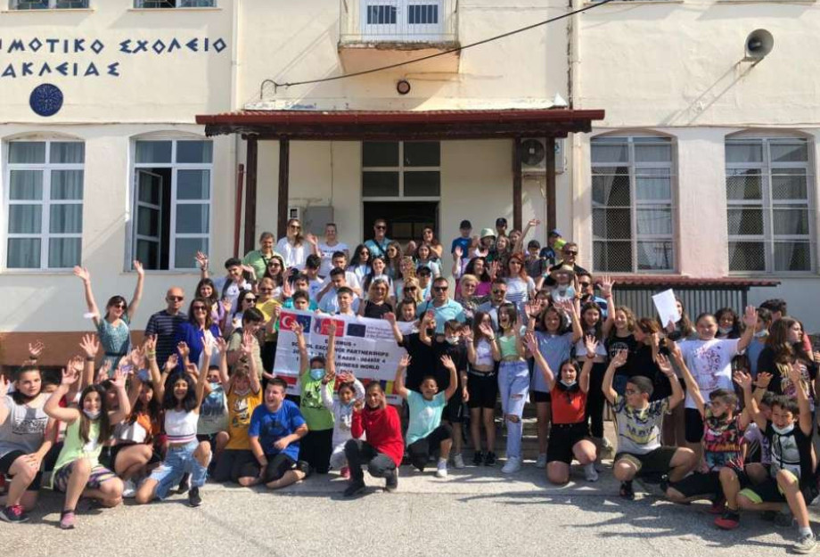 Εκπαιδευτικοί από το 2ο Δημοτικό σχολείο Ηράκλειας: Σε εκπαιδευτικό σεμινάριο στο Δουβλίνο στην Ιρλανδία.