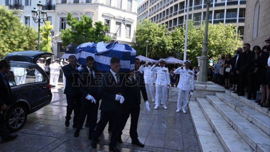 Γιάννης Κοντούλης: Με τιμές ναυάρχου η κηδεία του συζύγου της Δέσποινας Μοιραράκη (photos)