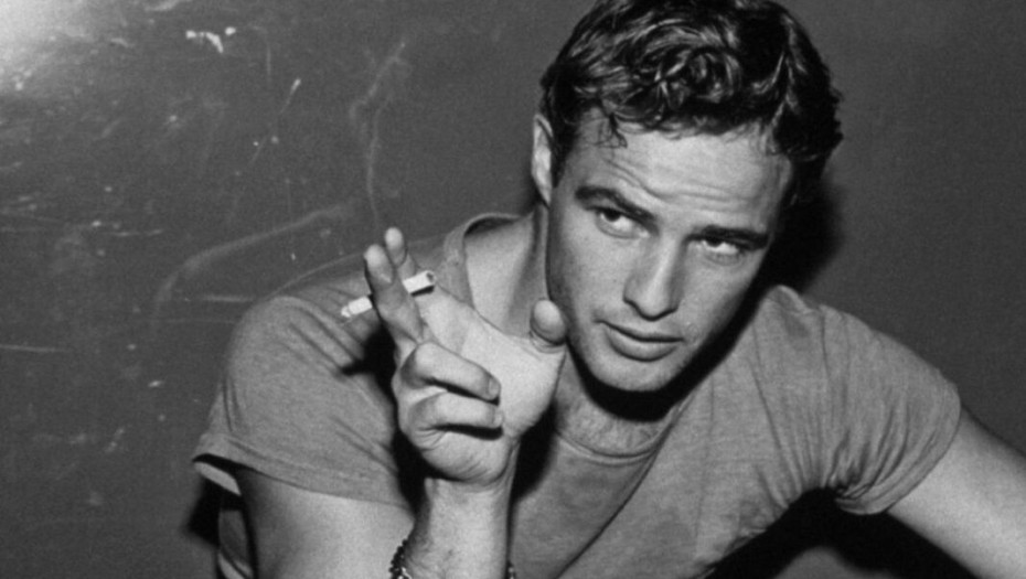 Μάρλον Μπράντο: Η πολυτάραχη ζωή με εκατοντάδες γυναίκες και άνδρες εραστές