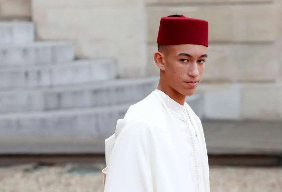 Ρεσιτάλ προκλητικότητας από 18χρονο πρίγκιπα Μαρόκου: Καίει 500ευρα στην Μύκονο για το κέφι του! Ρεσιτάλ προκλητικότητας από 18χρονο πρίγκιπα Μαρόκου: Καίει 500ευρα στην Μύκονο για το κέφι του!