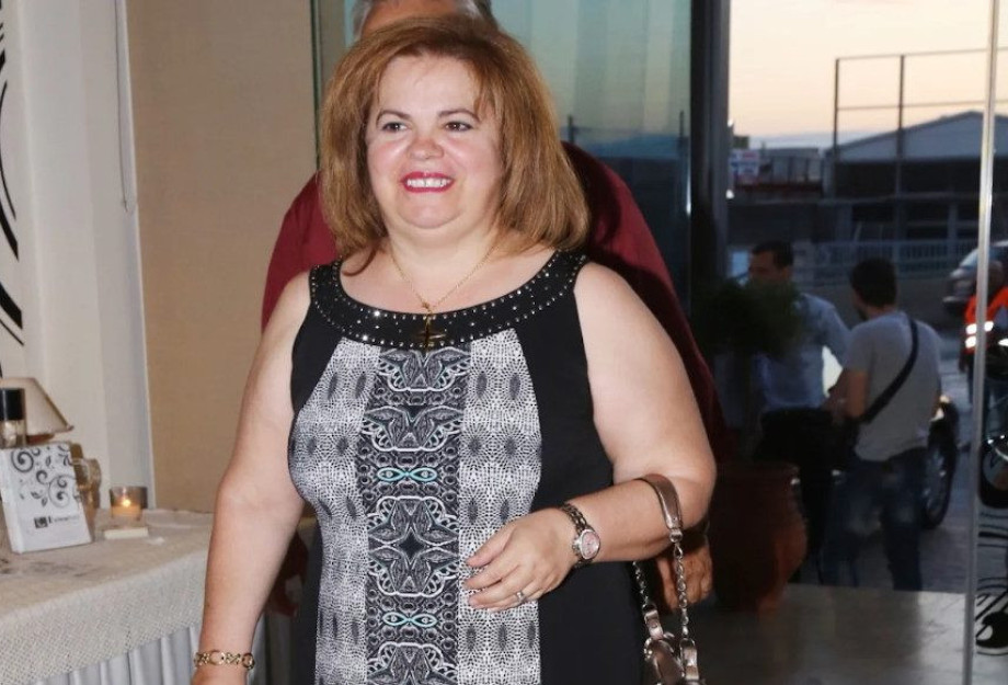 Απίστευτη Έφη Θώδη: Τραγούδησε σε πανηγύρι το «Madame» φορώντας τα γυαλιά του Τραννού Απίστευτη Έφη Θώδη: Τραγούδησε σε πανηγύρι το «Madame» φορώντας τα γυαλιά του Τραννού