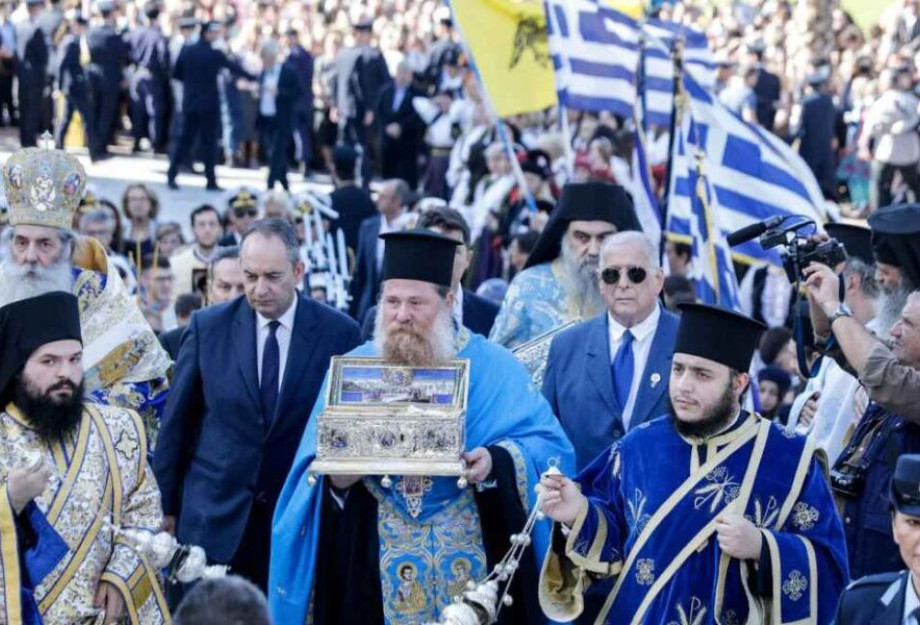 Πειραιάς: Με τιμές αρχηγού κράτους έφτασε η Αγία Ζώνη της Παναγίας από τη Μονή Βατοπαιδίου