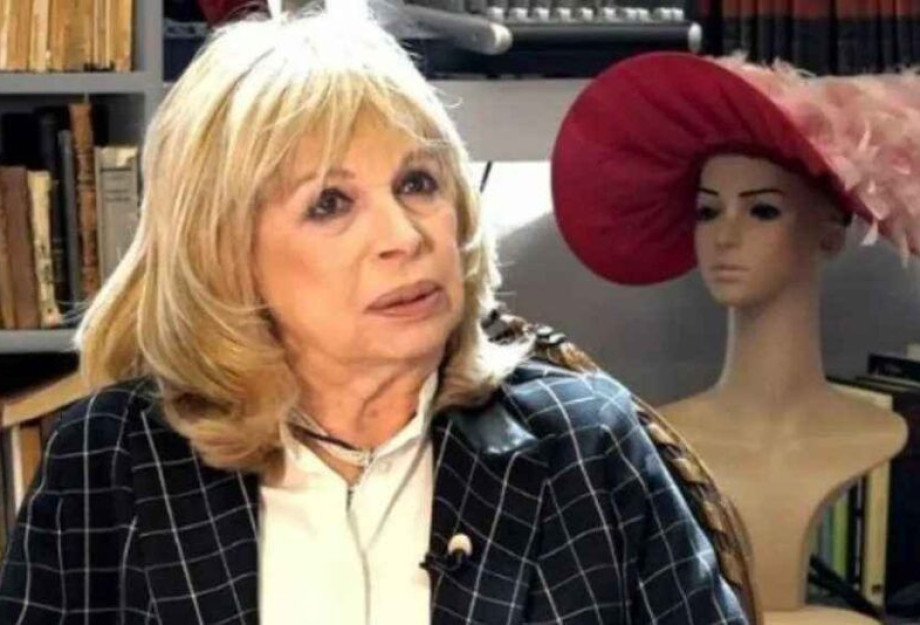 Άννα Φόνσου: Η Αλίκη Βουγιουκλάκη στον γάμο μου επισκίασε τα πάντα, κρίμα το φουστάνι που φόρεσα Άννα Φόνσου: Η Αλίκη Βουγιουκλάκη στον γάμο μου επισκίασε τα πάντα, κρίμα το φουστάνι που φόρεσα