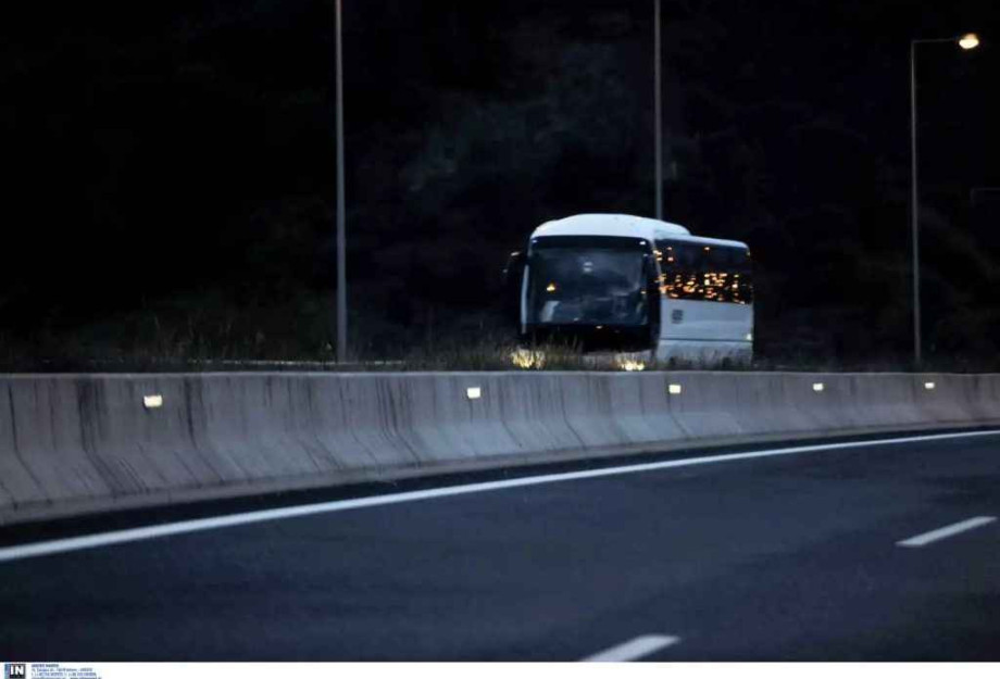 Θεσσαλονίκη: Κατέβασαν στο δρόμο και πλάκωσαν στο ξύλο οδηγό λεωφορείου των ΚΤΕΛ Θεσσαλονίκη: Κατέβασαν στο δρόμο και πλάκωσαν στο ξύλο οδηγό λεωφορείου των ΚΤΕΛ