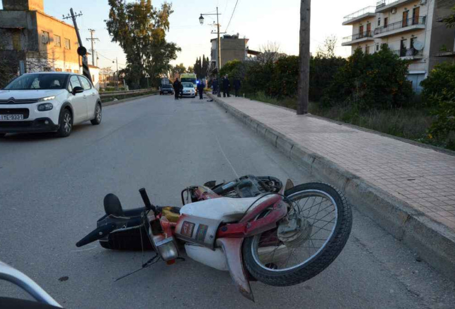 Στη διασταύρωση των οδών Παπαπαύλου και Πρ. Χριστοφόρου ΙΧ συγκρούστηκε με μηχανάκι Στη διασταύρωση των οδών Παπαπαύλου και Πρ. Χριστοφόρου ΙΧ συγκρούστηκε με μηχανάκι