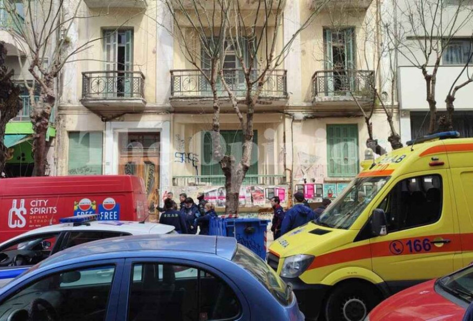 Θεσσαλονίκη : “Βουτιά θανάτου” νεαρής από ταράτσα πολυκατοικίας, στο κέντρο της πόλης Θεσσαλονίκη : “Βουτιά θανάτου” νεαρής από ταράτσα πολυκατοικίας, στο κέντρο της πόλης