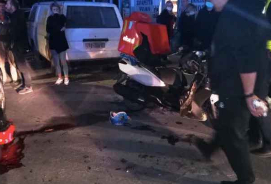 Στην οδό Μαραθώνος Παρασύρθηκε και εγκαταλείφθηκε και πάλι διανομέας! Στην οδό Μαραθώνος Παρασύρθηκε και εγκαταλείφθηκε και πάλι διανομέας!