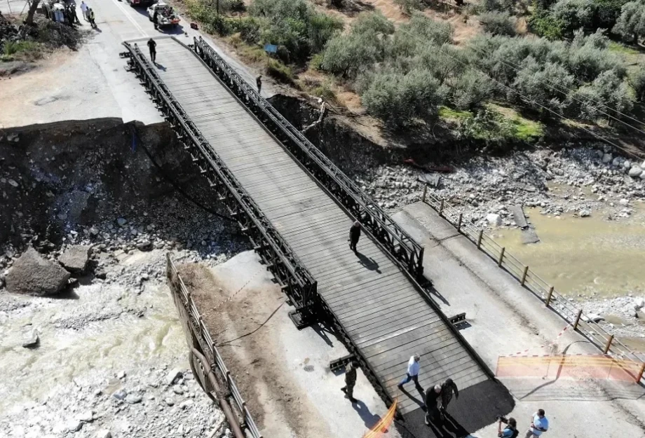 Κακοκαιρία – Πήλιο: Έτοιμη μέσα σε 30 ώρες η γέφυρα που έστησε ο στρατός Κακοκαιρία – Πήλιο: Έτοιμη μέσα σε 30 ώρες η γέφυρα που έστησε ο στρατός