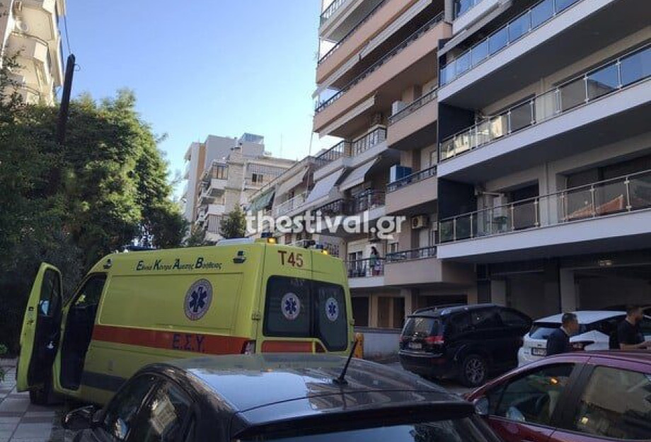 Γυναικοκτονία στη Θεσσαλονίκη: Αστυνομικός σκότωσε την εν διαστάσει σύζυγό του και μετά αυτοκτόνησε Γυναικοκτονία στη Θεσσαλονίκη: Αστυνομικός σκότωσε την εν διαστάσει σύζυγό του και μετά αυτοκτόνησε