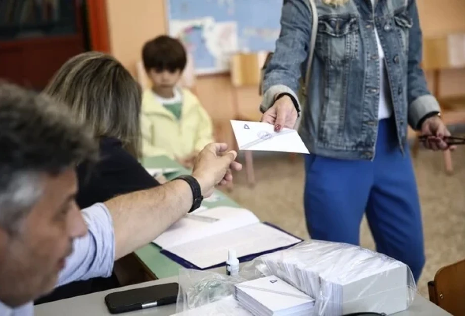 Έκλεισαν οι κάλπες, μεγάλη αποχή στον β’ γύρο -Μετά τις 20:00 οι πρώτες ασφαλείς εκτιμήσεις για το αποτέλεσμα Έκλεισαν οι κάλπες, μεγάλη αποχή στον β’ γύρο -Μετά τις 20:00 οι πρώτες ασφαλείς εκτιμήσεις για το αποτέλεσμα