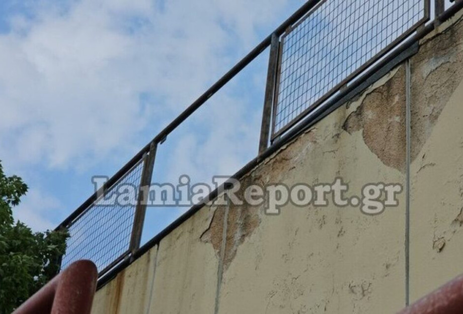 Λαμία: Στο νοσοκομείο μαθητής – Έπεσε από ύψος 5 μέτρων, όταν υποχώρησε κάγκελο Λαμία: Στο νοσοκομείο μαθητής – Έπεσε από ύψος 5 μέτρων, όταν υποχώρησε κάγκελο