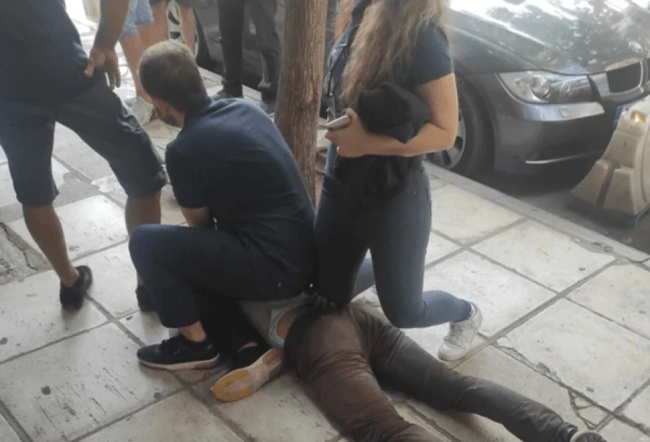 Θεσσαλονίκη: Περαστικοί ακινητοποίησαν ληστή πριν διαρρήξει χρυσοχοείο Θεσσαλονίκη: Περαστικοί ακινητοποίησαν ληστή πριν διαρρήξει χρυσοχοείο
