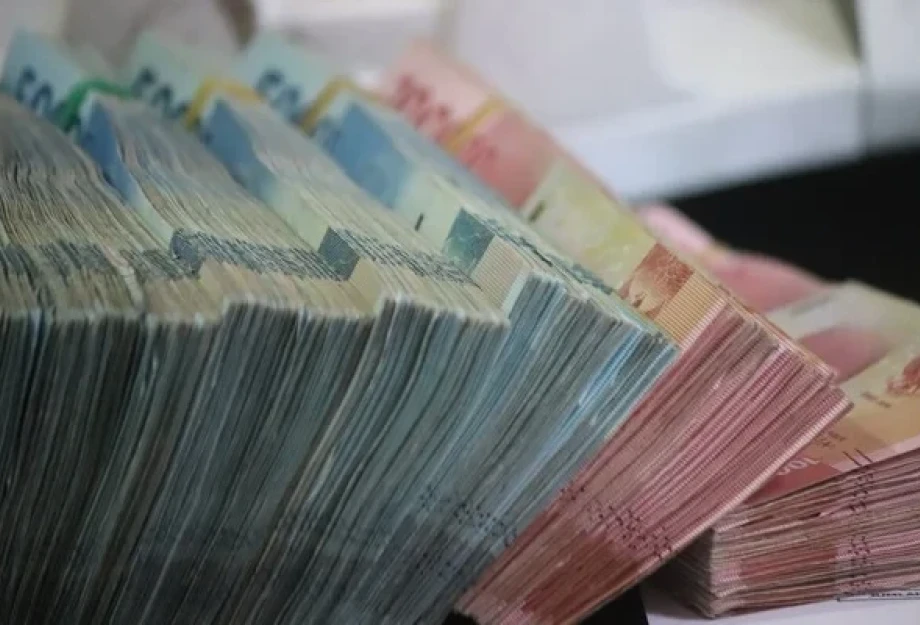 Λάρισα: Τού έδωσε η θεία του 250.000 ευρώ γιατί δεν εμπιστευόταν τις τράπεζες και εκείνος την έκλεψε Λάρισα: Τού έδωσε η θεία του 250.000 ευρώ γιατί δεν εμπιστευόταν τις τράπεζες και εκείνος την έκλεψε