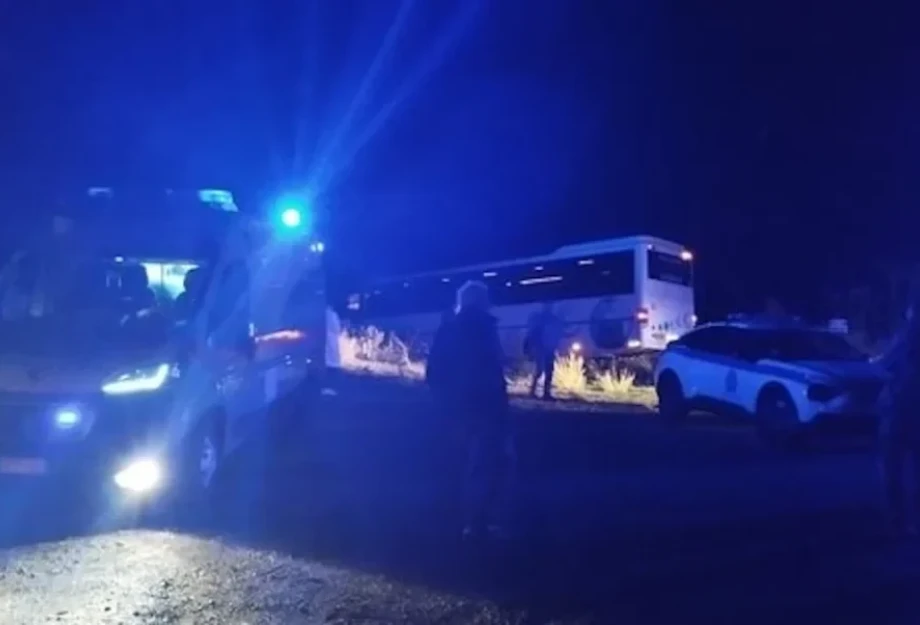 Νεκρóς ο 47χρονος οδηγός του ΚΤΕΛ που έπαθε ανακοπń και παραλiγο να ρiξει το λεωφoρεiο σε γκρεμó Νεκρóς ο 47χρονος οδηγός του ΚΤΕΛ που έπαθε ανακοπń και παραλiγο να ρiξει το λεωφoρεiο σε γκρεμó