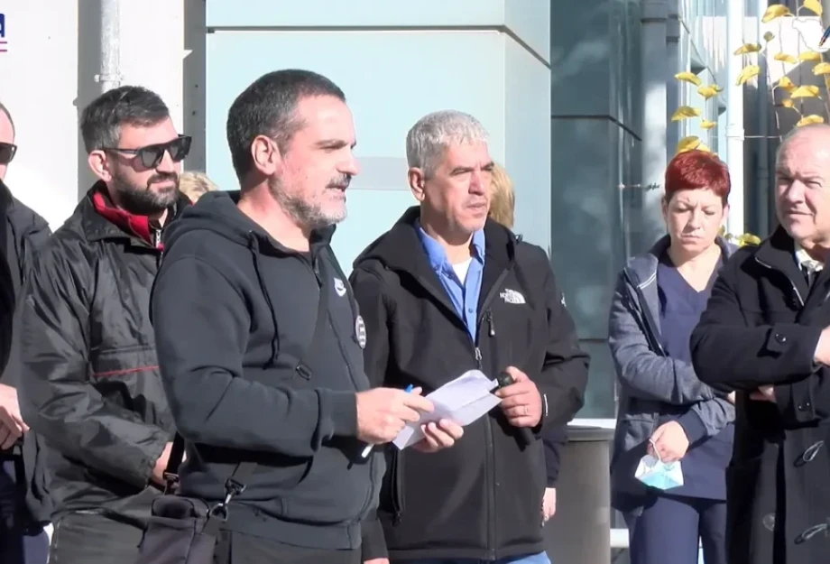 Βαγγέλης Παπαμιχάλης: Άθλιοι οι μισθοί και οι εργασιακές σχέσεις των ιατρών! Βαγγέλης Παπαμιχάλης: Άθλιοι οι μισθοί και οι εργασιακές σχέσεις των ιατρών!