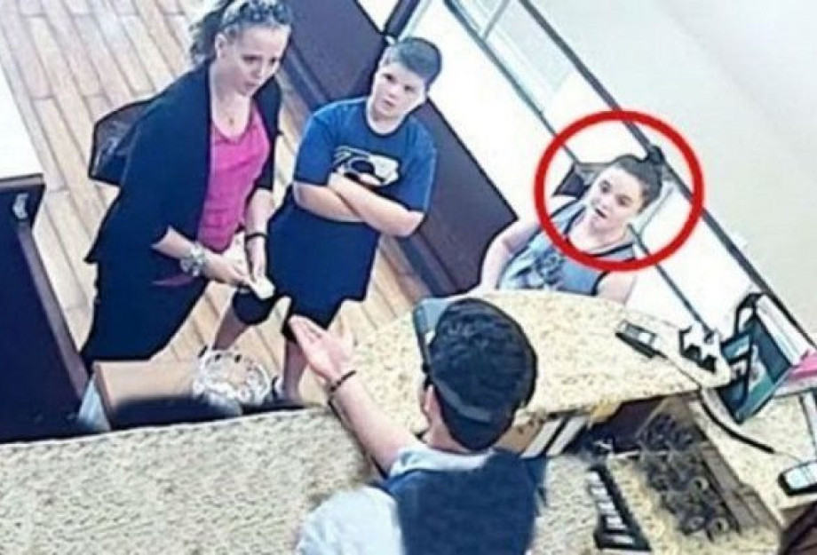 Πήγε Να Πουλήσει Το Δακτυλίδι Της Αλλά Ο Κοσμηματοπώλης… Δείτε Τι Έκανε Πήγε Να Πουλήσει Το Δακτυλίδι Της Αλλά Ο Κοσμηματοπώλης… Δείτε Τι Έκανε