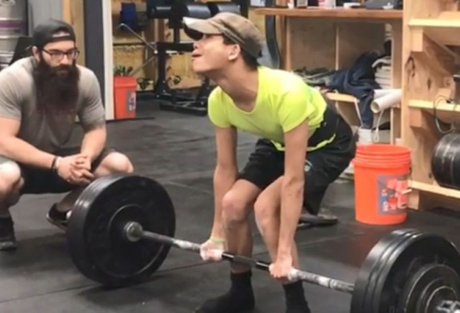 Νεαρός με εγκεφαλική παράλυση κάνει deadlift- Έγινε ο ήρωας του Σβαρτσενέγκερ! Νεαρός με εγκεφαλική παράλυση κάνει deadlift- Έγινε ο ήρωας του Σβαρτσενέγκερ!