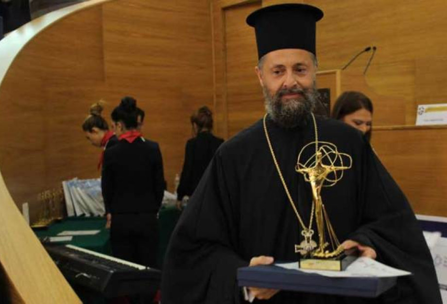 Ο Ιερέας Απόφοιτος Του Χάρβαρντ, Που Βοηθά Τα Άτομα Με Αναπηρία Στην Μητρόπολη Αλεξανδρουπόλεως Ο Ιερέας Απόφοιτος Του Χάρβαρντ, Που Βοηθά Τα Άτομα Με Αναπηρία Στην Μητρόπολη Αλεξανδρουπόλεως
