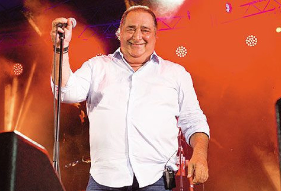 Ο Βασίλης Καρράς φτιάχνει καταφύγιο για άπορους καλλιτέχνες Ο Βασίλης Καρράς φτιάχνει καταφύγιο για άπορους καλλιτέχνες