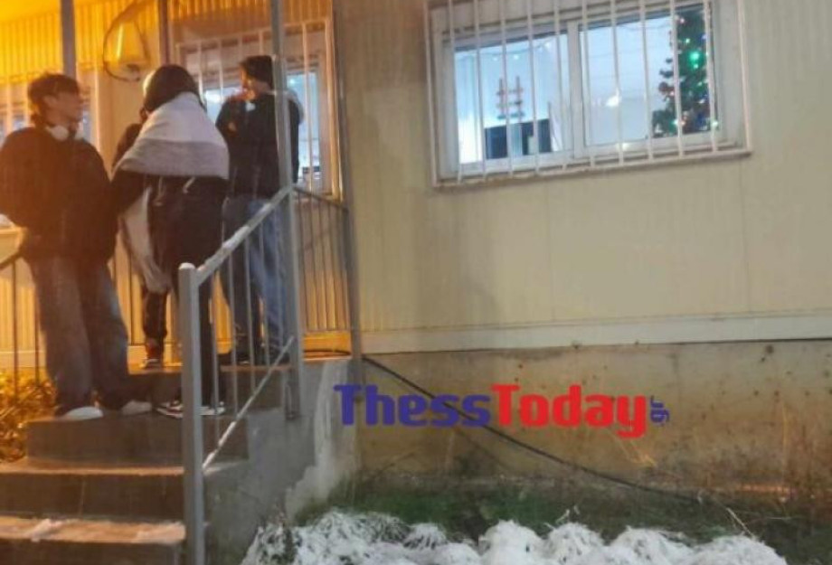 ΚΤΕΛ: Επιβάτες καταγγέλλουν ότι έμειναν χιονοθύελλα επειδή οι εργαζόμενοι στα διόδια δεν τους άνοιγαν τα γραφεία ΚΤΕΛ: Επιβάτες καταγγέλλουν ότι έμειναν χιονοθύελλα επειδή οι εργαζόμενοι στα διόδια δεν τους άνοιγαν τα γραφεία