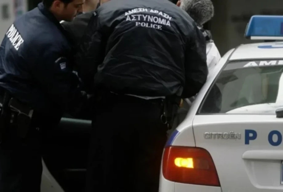 Απειλούσε να σκοτώσει μετανάστες ζητώντας να τον ξαναπληρώσουν Απειλούσε να σκοτώσει μετανάστες ζητώντας να τον ξαναπληρώσουν