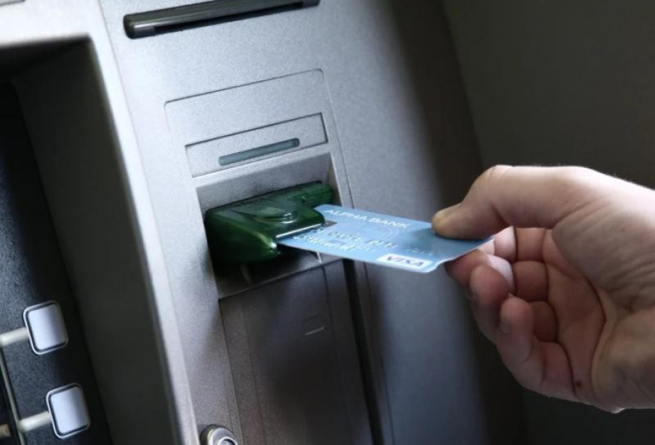 Απίστευτο: Αφαίρεσε 150.000 ευρώ από τον λογαριασμό των παιδιών του – Πέταξε έξω από το σπίτι τη γυναίκα του Απίστευτο: Αφαίρεσε 150.000 ευρώ από τον λογαριασμό των παιδιών του – Πέταξε έξω από το σπίτι τη γυναίκα του