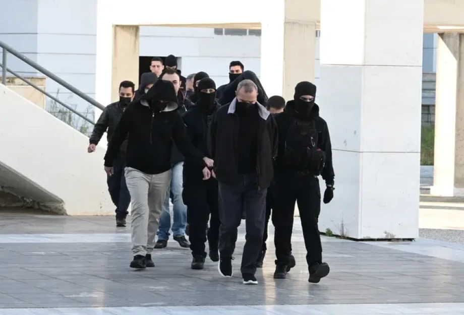 Ένταση στη δίκη για τη 12χρονη στον Κολωνό: Η μητέρα όρμησε στον Ηλία Μίχο Ένταση στη δίκη για τη 12χρονη στον Κολωνό: Η μητέρα όρμησε στον Ηλία Μίχο