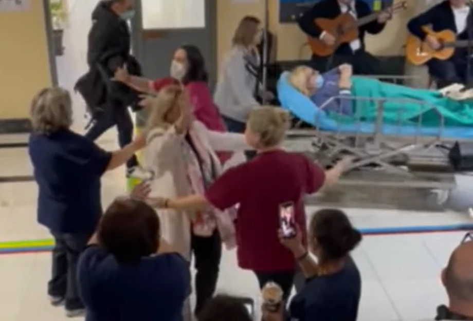 Κατεπείγουσα ΕΔΕ για γλέντι μέσα στον Ερυθρό Σταυρό ενώ ήταν σε εφημερία Κατεπείγουσα ΕΔΕ για γλέντι μέσα στον Ερυθρό Σταυρό ενώ ήταν σε εφημερία