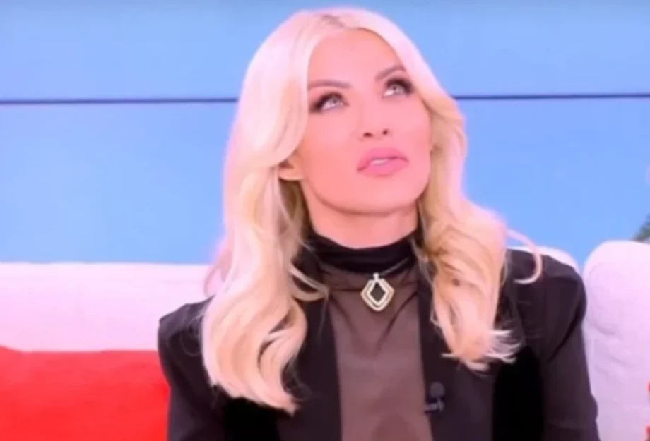 Κατερίνα Καινούργιου: Είχα ερωτευτεί πάρα πολύ έναν γιατρό, αλλά εξαφανίστηκε Κατερίνα Καινούργιου: Είχα ερωτευτεί πάρα πολύ έναν γιατρό, αλλά εξαφανίστηκε