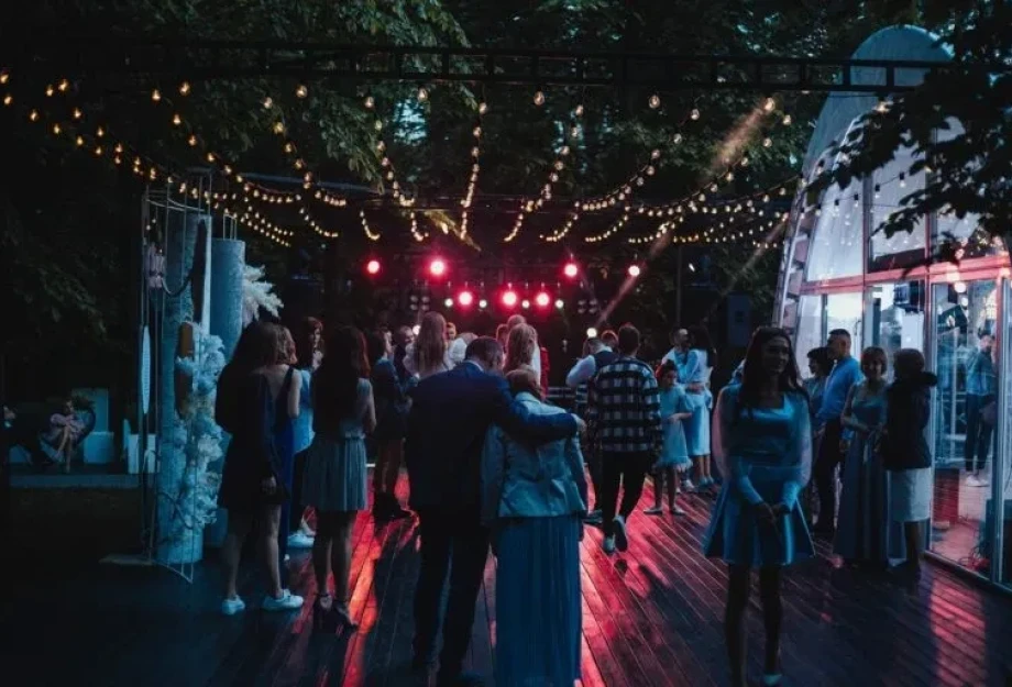 Πώς θα καταλάβουμε ότι δεν αντέχουμε άλλο socializing: Η θεωρία της «κοινωνικής μπαταρίας» Πώς θα καταλάβουμε ότι δεν αντέχουμε άλλο socializing: Η θεωρία της «κοινωνικής μπαταρίας»