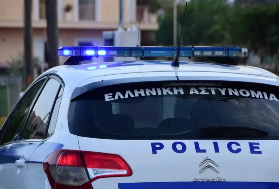 Λάρισα: 20χρονος κυκλοφορούσε γυμνός! Λάρισα: 20χρονος κυκλοφορούσε γυμνός!