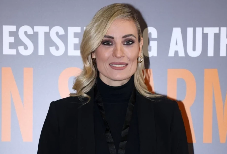 Ελεονώρα Μελέτη: Άνδρας φίλης, άνδρας συγγενή, ξαδέλφης, αδελφής δεν υπάρχει στο οπτικό σου πεδίο, υπάρχουν αρχές Ελεονώρα Μελέτη: Άνδρας φίλης, άνδρας συγγενή, ξαδέλφης, αδελφής δεν υπάρχει στο οπτικό σου πεδίο, υπάρχουν αρχές