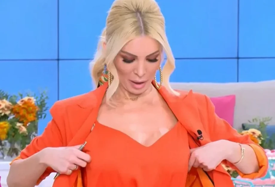 Κατερίνα Καινούργιου: Γυναίκες σαν και μένα που φέρουν ενθέματα σιλικόνης, να υποβάλλονται σε μαγνητική μαστογραφία Κατερίνα Καινούργιου: Γυναίκες σαν και μένα που φέρουν ενθέματα σιλικόνης, να υποβάλλονται σε μαγνητική μαστογραφία