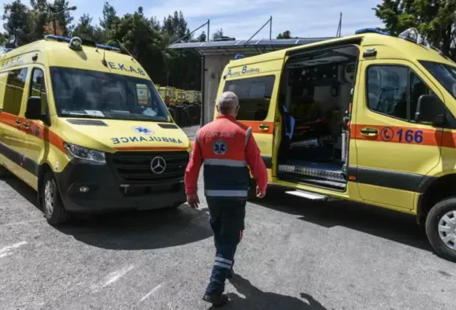 Καταγγέλλει η ΠΟΕΔΗΝ: Παράνομες αναθέσεις σε ιδιωτικά ασθενοφόρα Καταγγέλλει η ΠΟΕΔΗΝ: Παράνομες αναθέσεις σε ιδιωτικά ασθενοφόρα