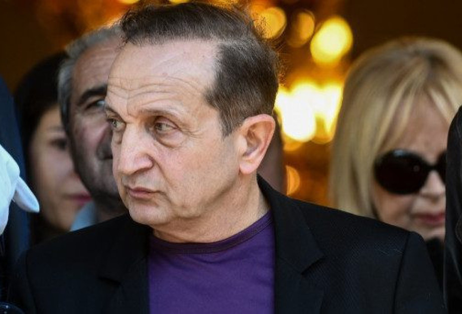 Σπύρος Μπιμπίλας: Θύμα χυδαίας επίθεσης μετά την ψήφιση του νόμου για το γάμο ομόφυλων ζευγαριών Σπύρος Μπιμπίλας: Θύμα χυδαίας επίθεσης μετά την ψήφιση του νόμου για το γάμο ομόφυλων ζευγαριών